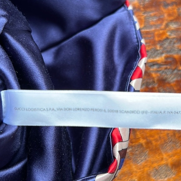 Gucci Geometric G Travel Slippers w/bag and Neck Pillow w/bag Like NEW Authentic - Picture 15 of 16